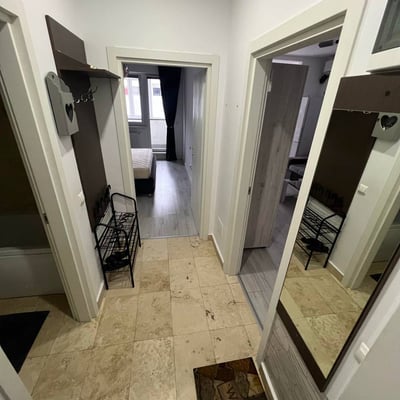 Vermietung eines gemütlichen Studio-Apartments mit separatem Zimmer und Balkon, Bukarest, Rumänien